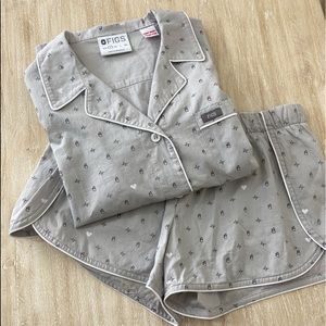 FIGS Women's SZ S 2 Piece Set Scrubs Shorts